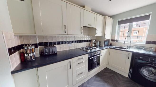 3 bed Town House for sale Image 6