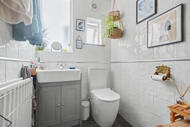 Bathroom_1.jpeg