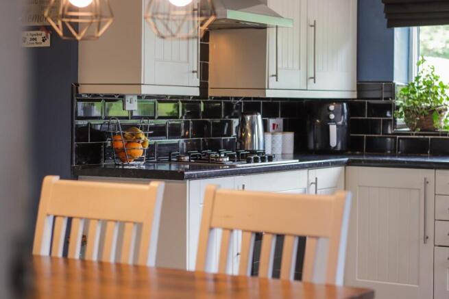 3 bed Semi-Detached for sale Image 10