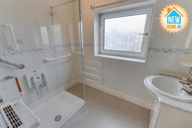 FAMILY BATHROOM:
