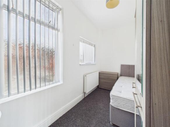 3 bed Terraced to rent Image 11