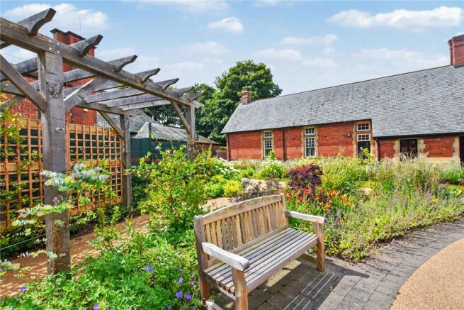 2 bed Apartment for sale Image 8