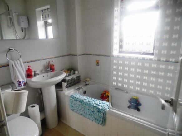 FAMILY BATHROOM