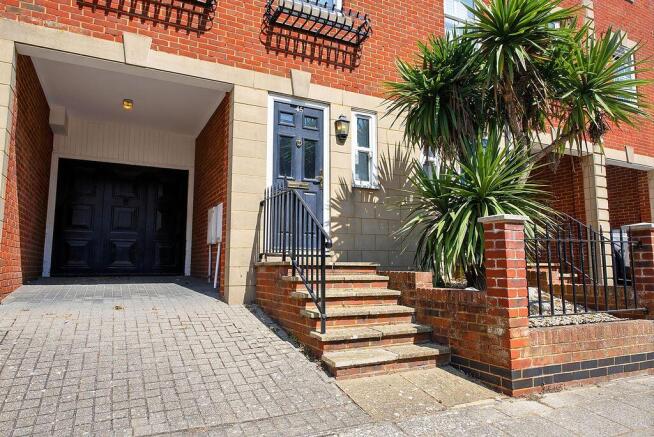White Hart Road, Old Portsmouth photo 4
