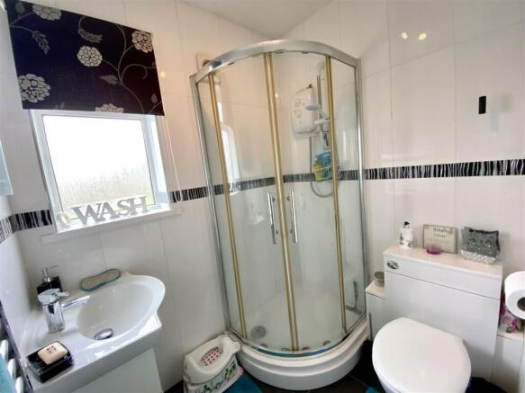 GROUND FLOOR SHOWER ROOM