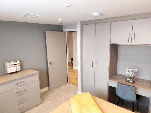 2 bed Apartment to rent Image 5
