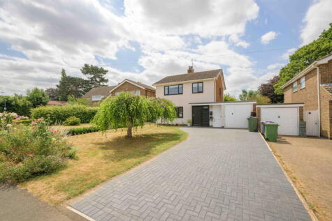 Parklands Drive in Harlaxton, Grantham