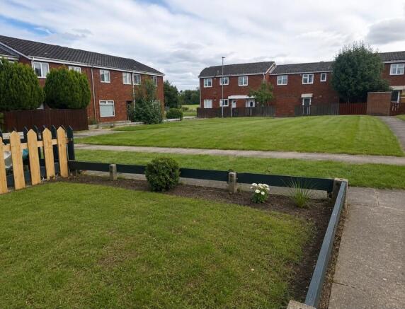 3 bed Terraced to rent Image 6