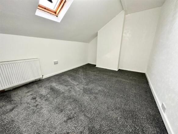 2 bed Terraced to rent Image 5