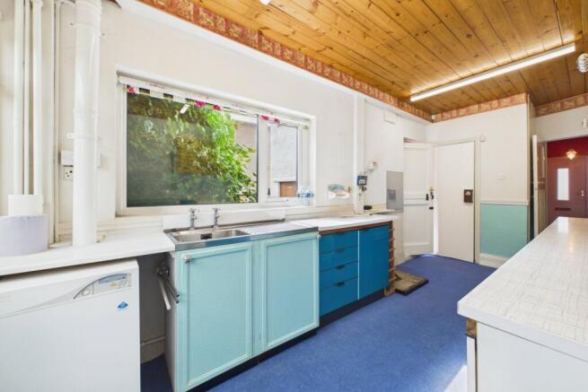 4 bed Semi-Detached for sale Image 8