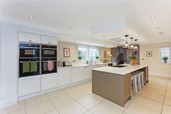 6 bed Detached for sale Image 7