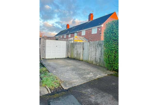 Garage - 34 Scotland Lane.jpg