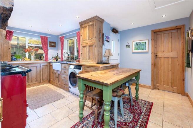4 bed Bungalow for sale Image 7