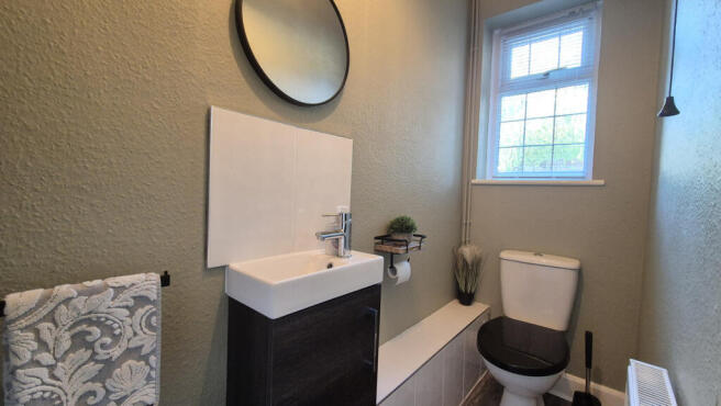 Downstairs Toilet/Cloakroom