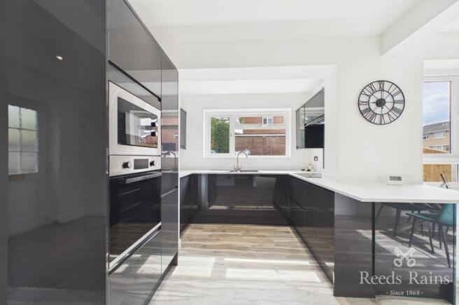 3 bed Semi-Detached for sale Image 4