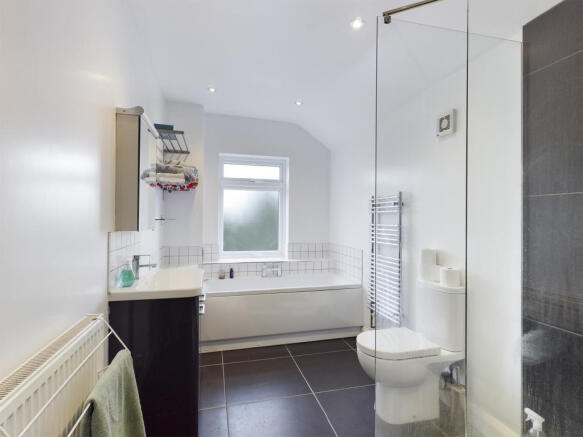 BATH/SHOWER ROOM