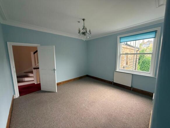 6 bed House to rent Image 10