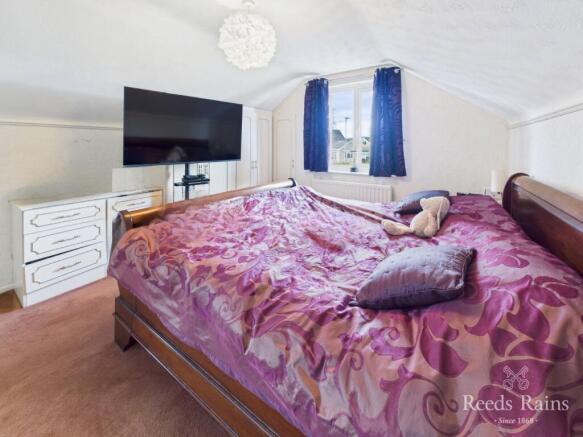 4 bed Bungalow for sale Image 12