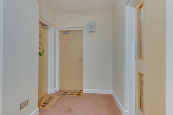 2 bed Flat for sale Image 12