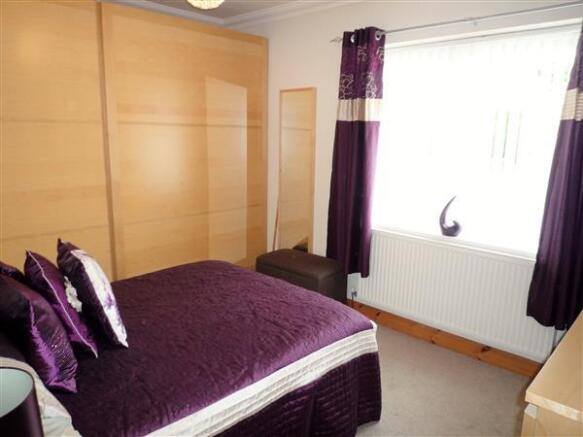 BEDROOM 1 (Front):