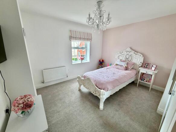 4 bed Detached for sale Image 12