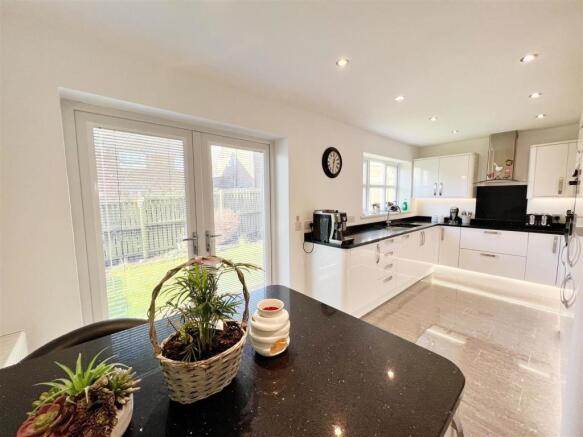 Kitchen 1.jpg