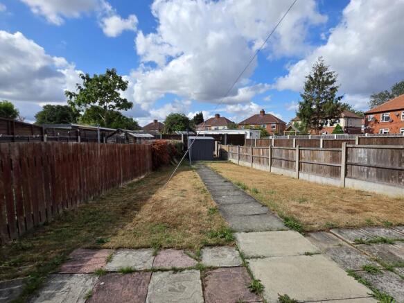 3 bed Semi-Detached to rent Image 9