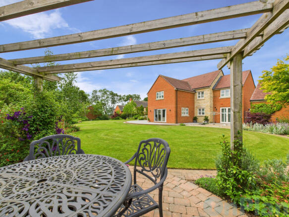 CAM04024G0-PR0028-STILL019