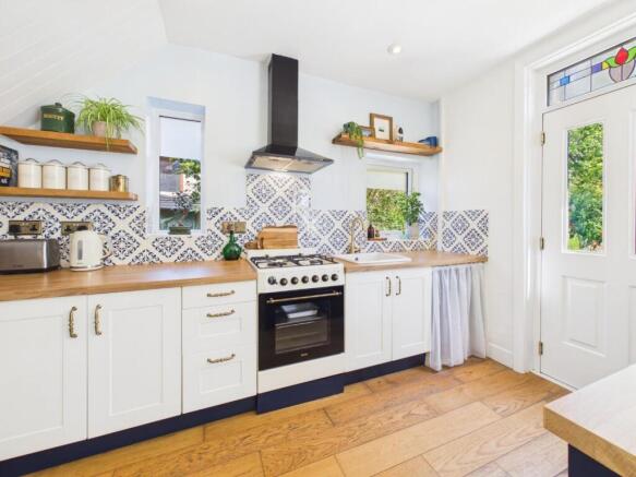 3 bed Semi-Detached for sale Image 8