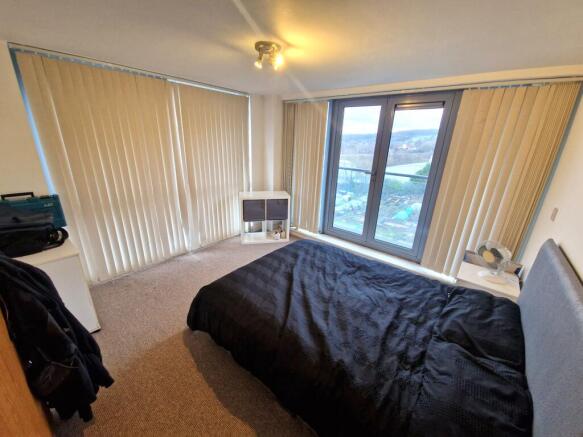 3 bed Flat to rent Image 4