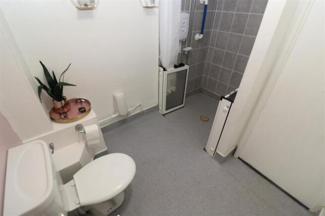 Shower Room / WC