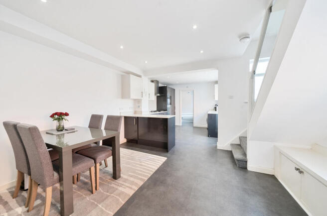 1295302-4-682c8fc...