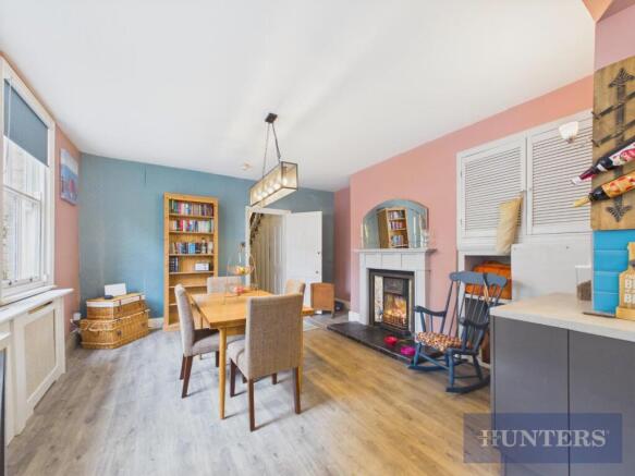 6 bed Semi-Detached for sale Image 9