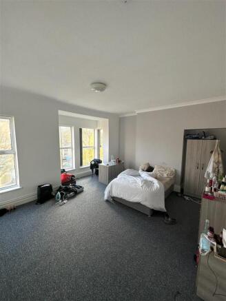 5 bed House Share to rent Image 6