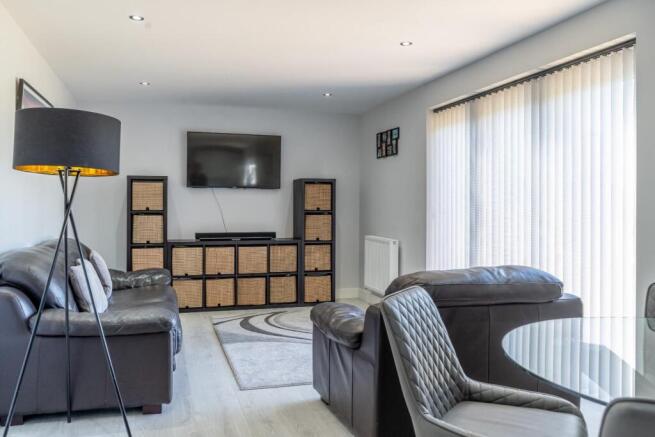 5 bed Detached for sale Image 7