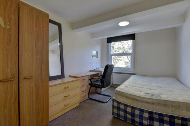 8 DeMontfort Road Bedroom 2 (2)