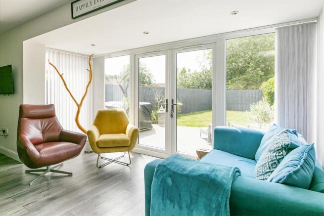 4 bed Detached for sale Image 4