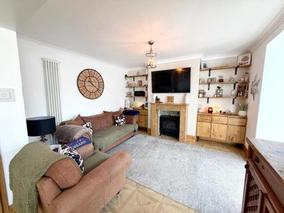 5 bed Semi-Detached for sale Image 8