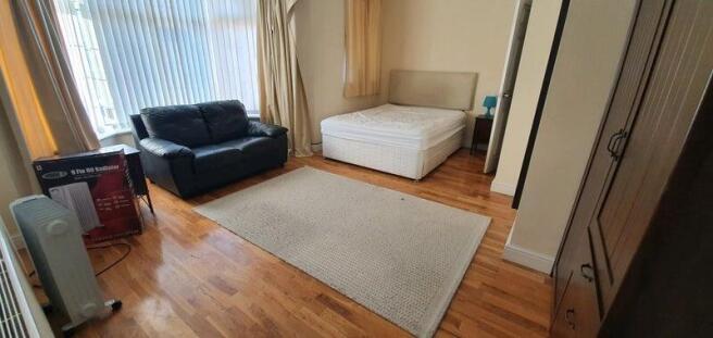 Bright, well-presented bedroom with hardwood fl...