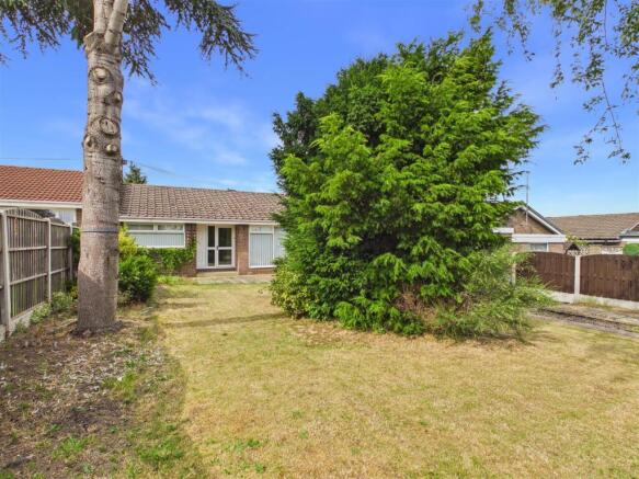 2 bed Semi-Detached Bungalow for sale Image 11