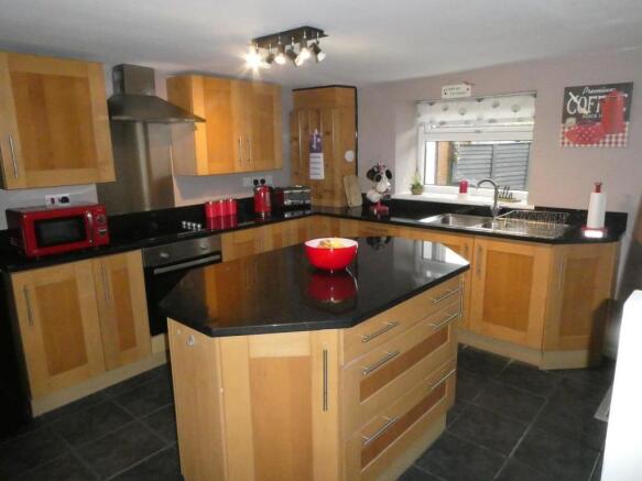 Kitchen (Lower g/floor)