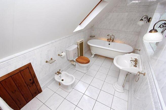 En-Suite Bathroom