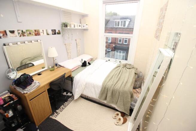 6 bed Terraced to rent Image 5
