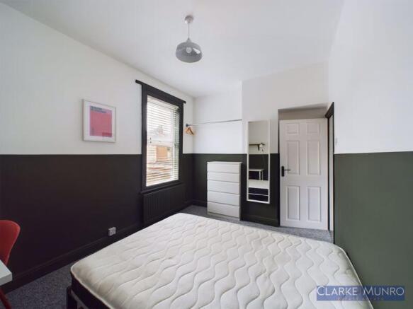 3 bed Town House to rent Image 11