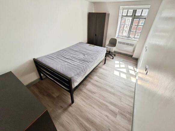 2 bed Apartment to rent Image 10