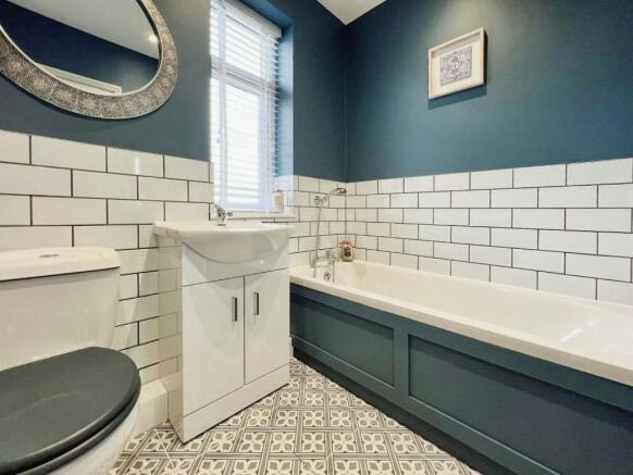 5065cc02-bathroom.jpg