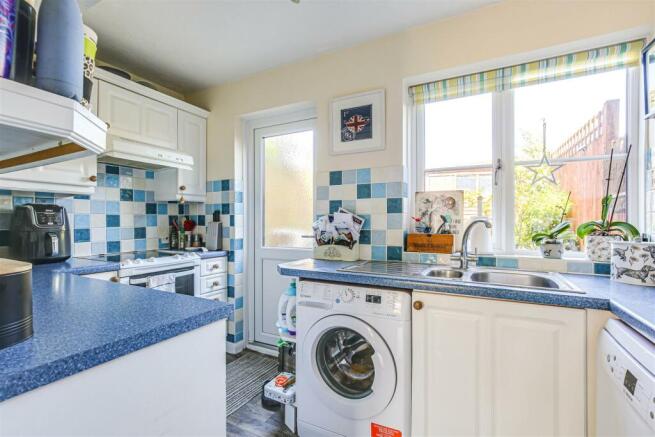 6. KItchen.jpg