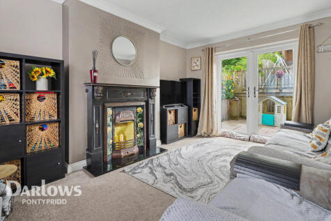 Dyffryn Crescent, Pontypridd