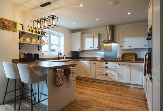 The Larch - Kitchen (2)