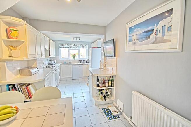 KITCHEN/BREAKFAST ROOM